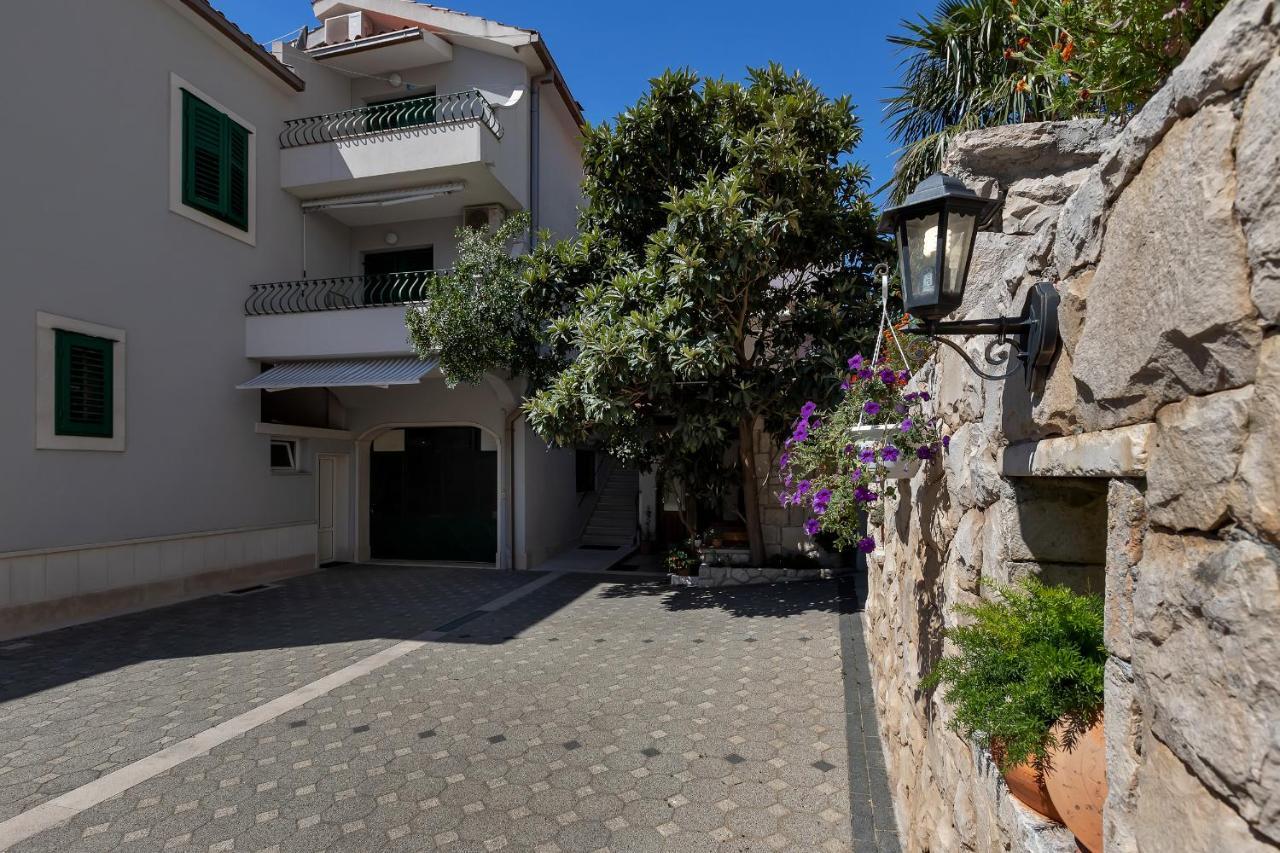 Apartments Carmen Makarska Exterior foto