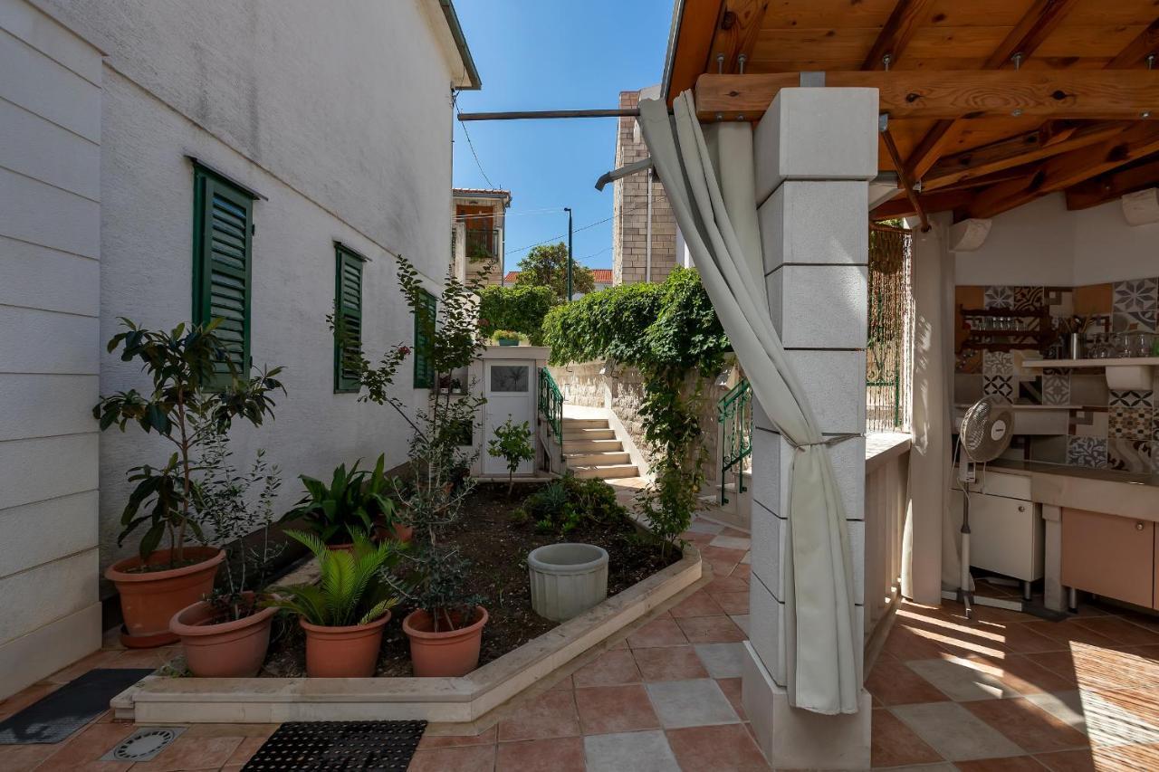 Apartments Carmen Makarska Exterior foto