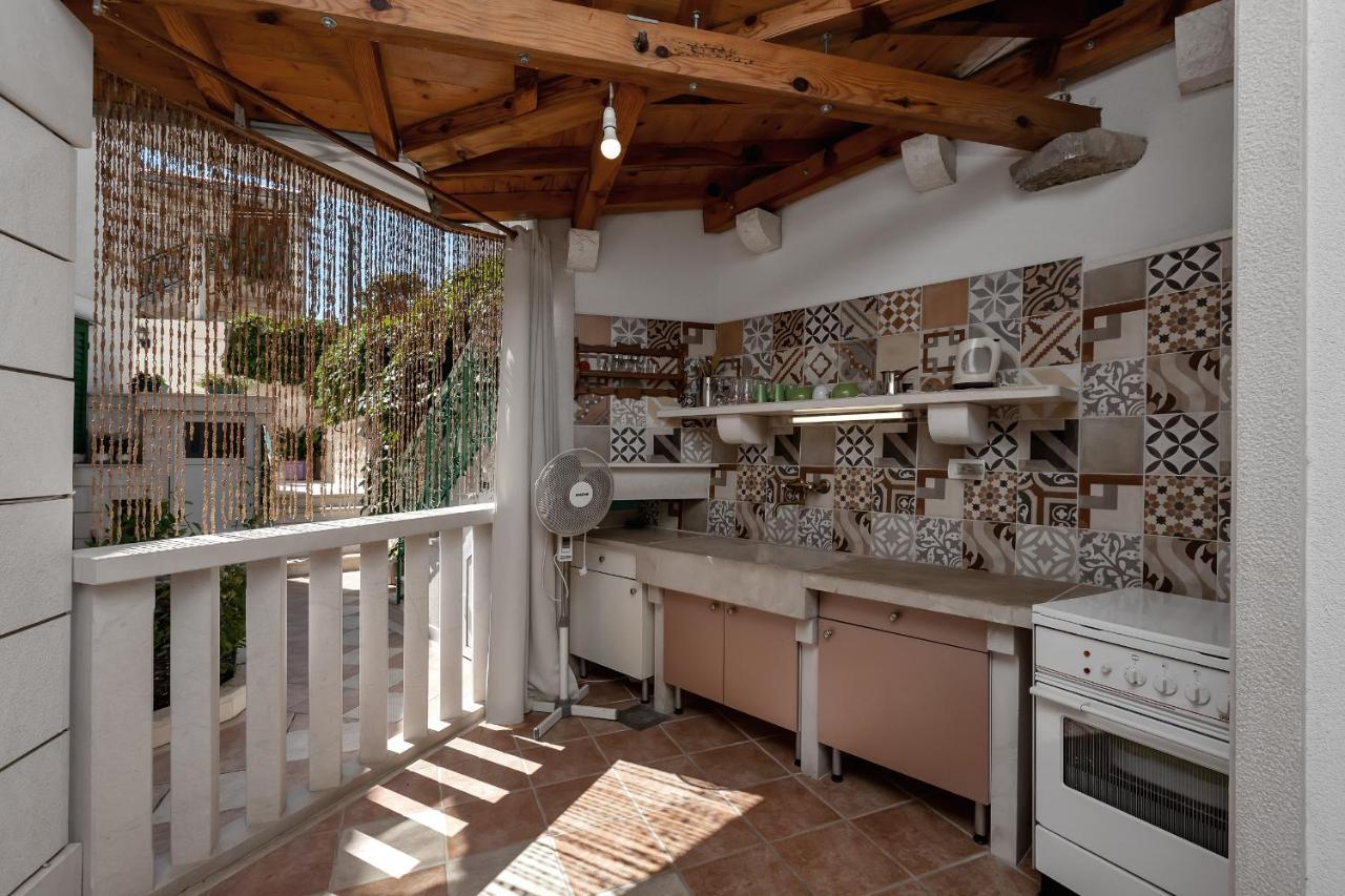 Apartments Carmen Makarska Exterior foto