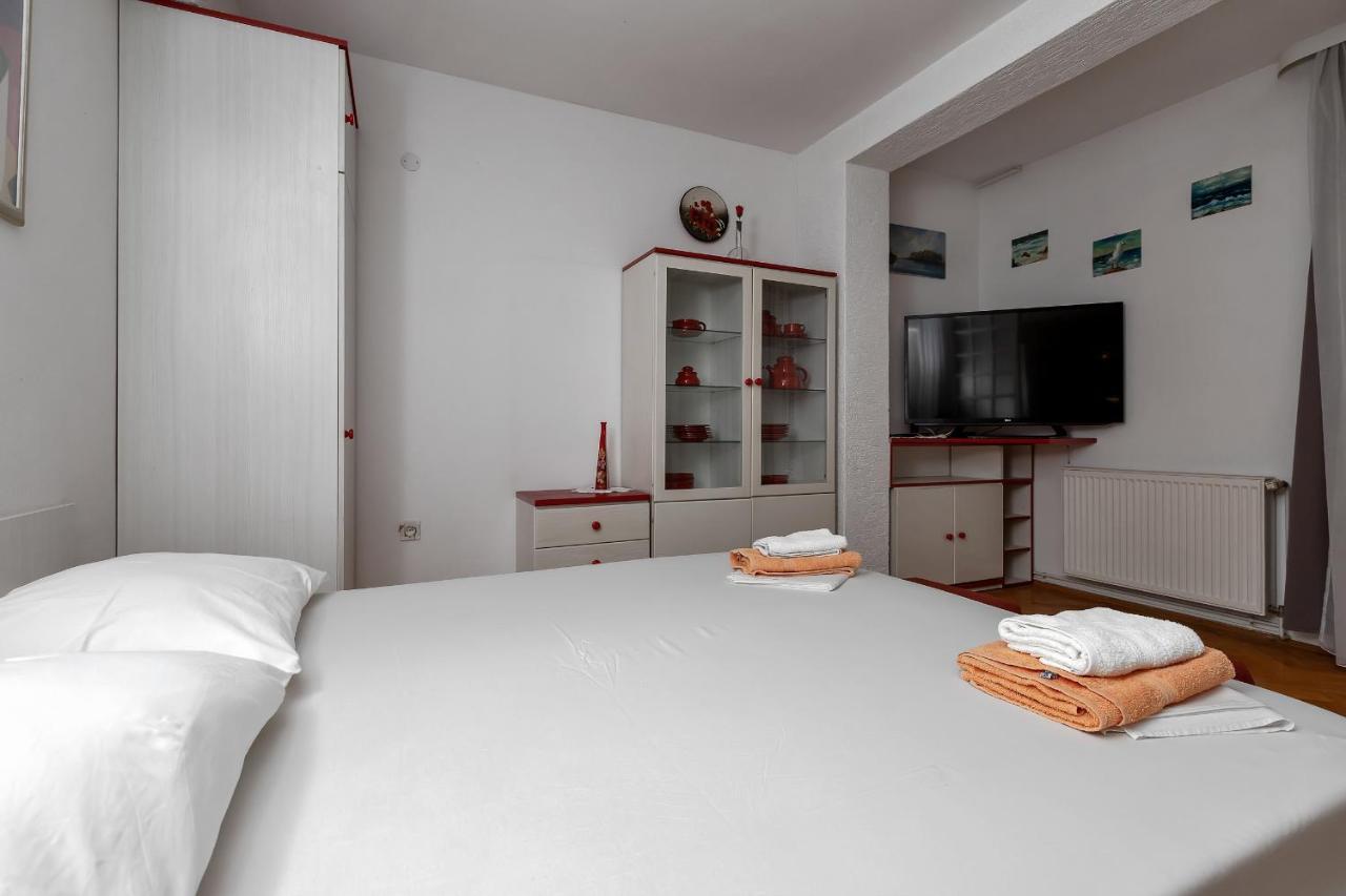 Apartments Carmen Makarska Exterior foto