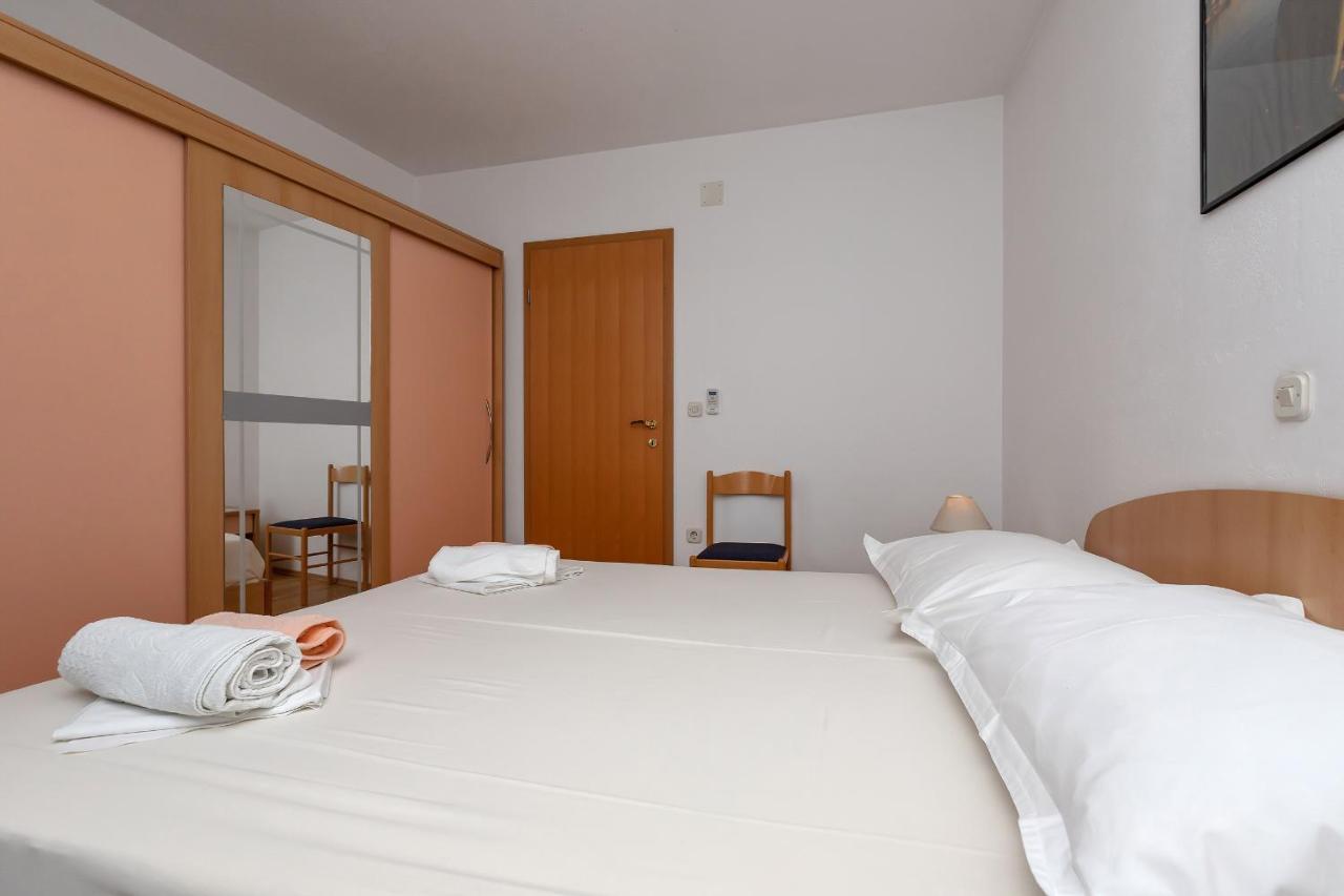 Apartments Carmen Makarska Exterior foto
