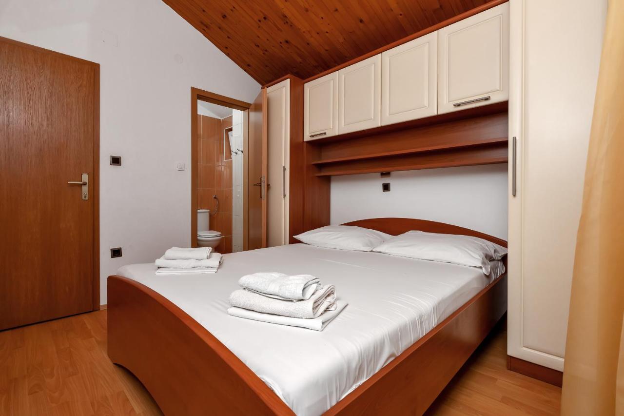 Apartments Carmen Makarska Exterior foto