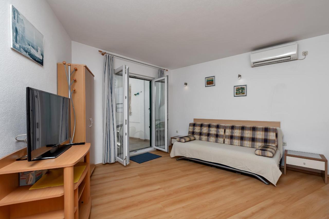 Apartments Carmen Makarska Exterior foto