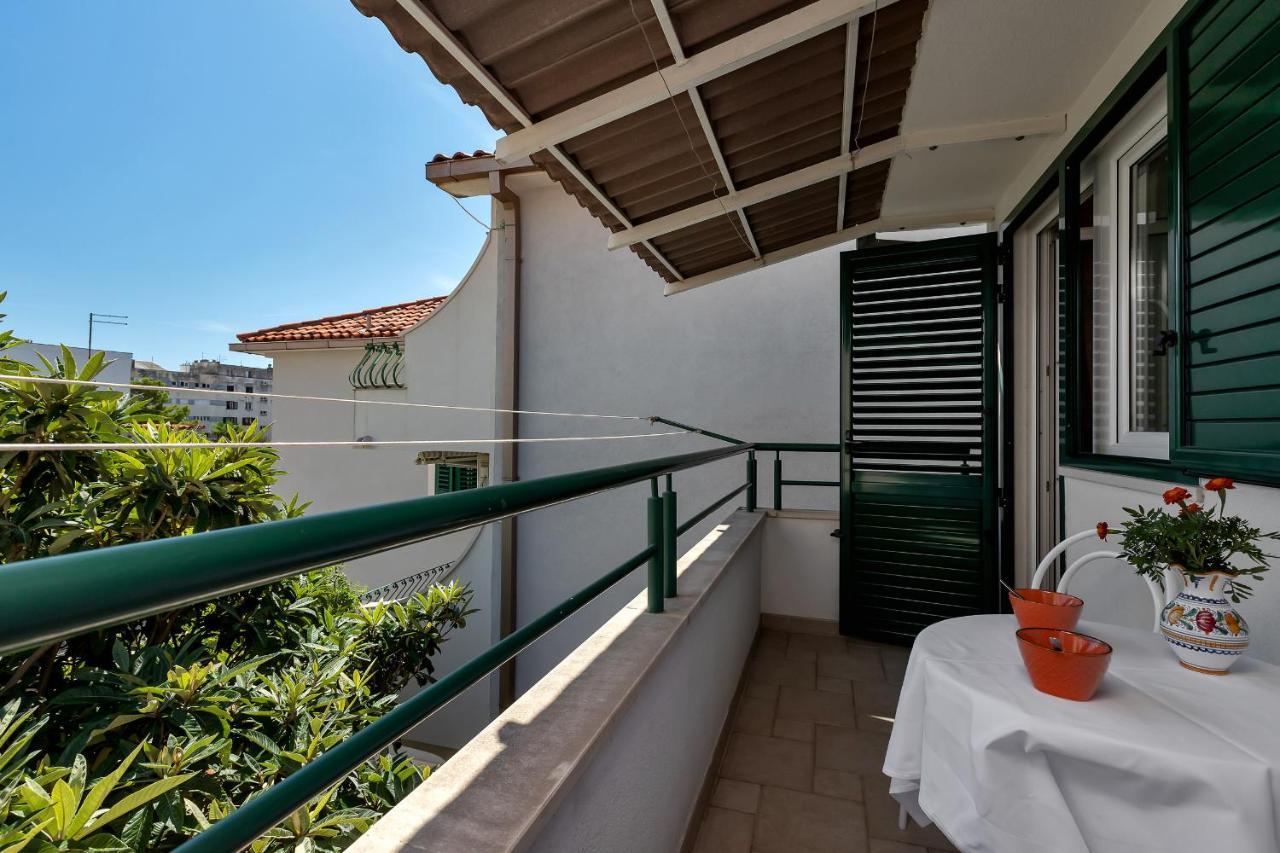 Apartments Carmen Makarska Exterior foto