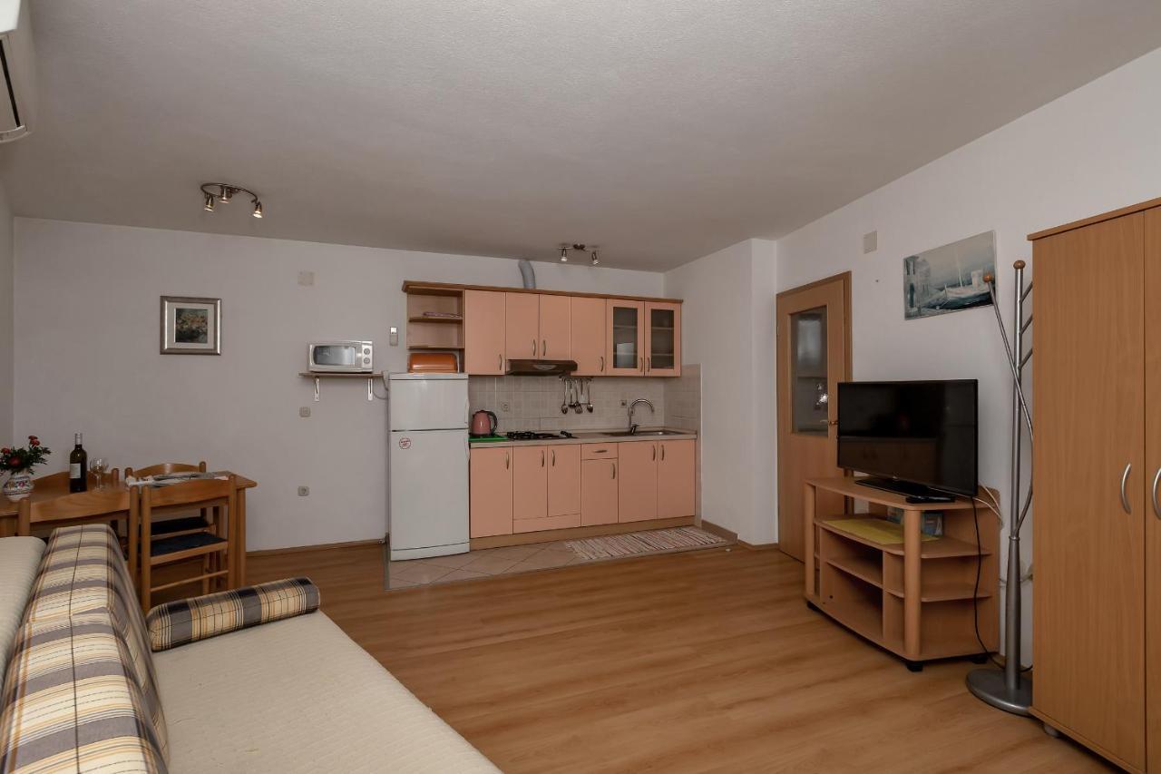 Apartments Carmen Makarska Exterior foto