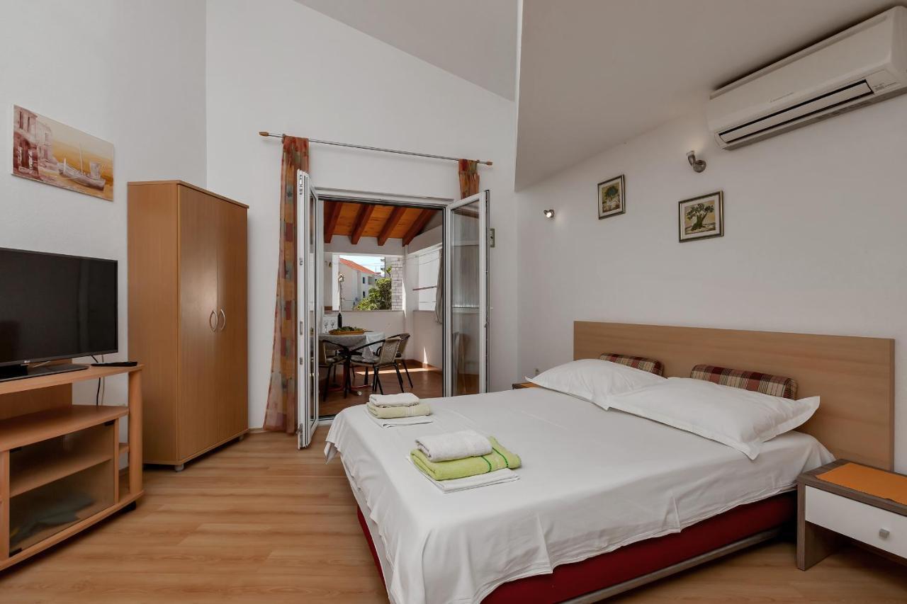Apartments Carmen Makarska Exterior foto